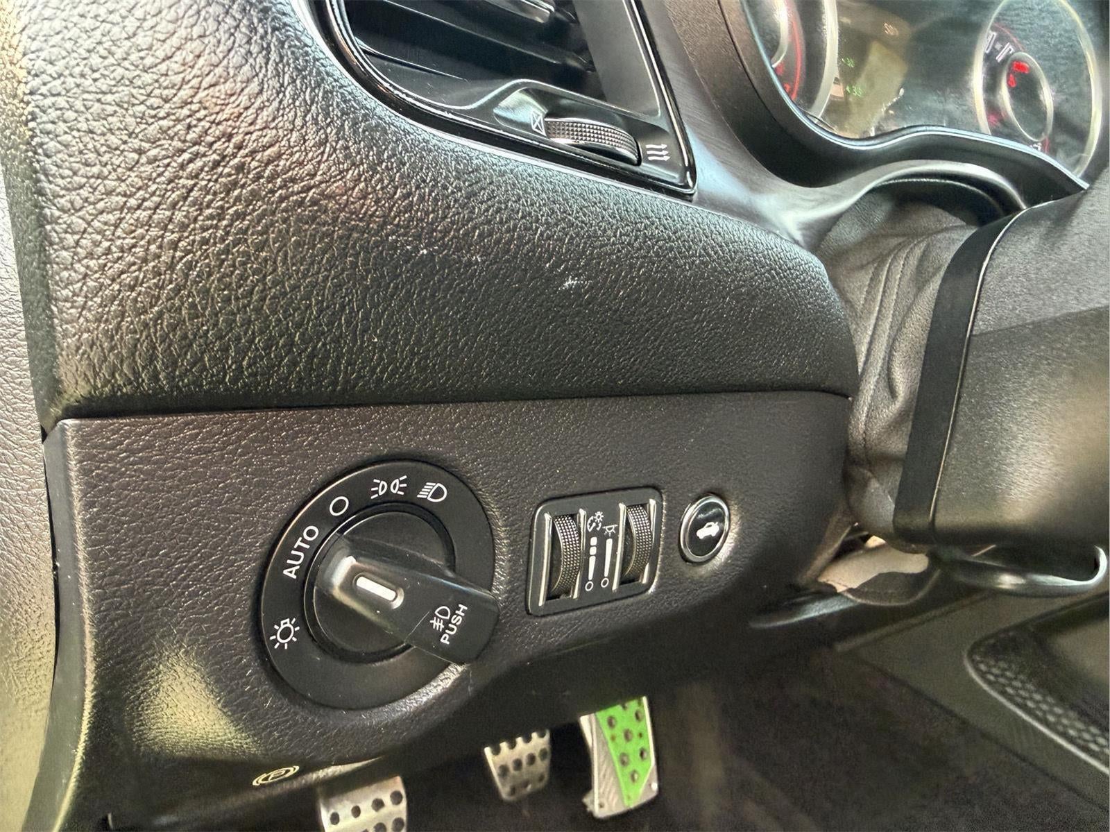 2015 Dodge Challenger R/T Shaker