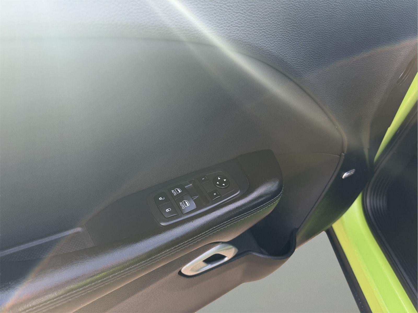 2015 Dodge Challenger R/T Shaker