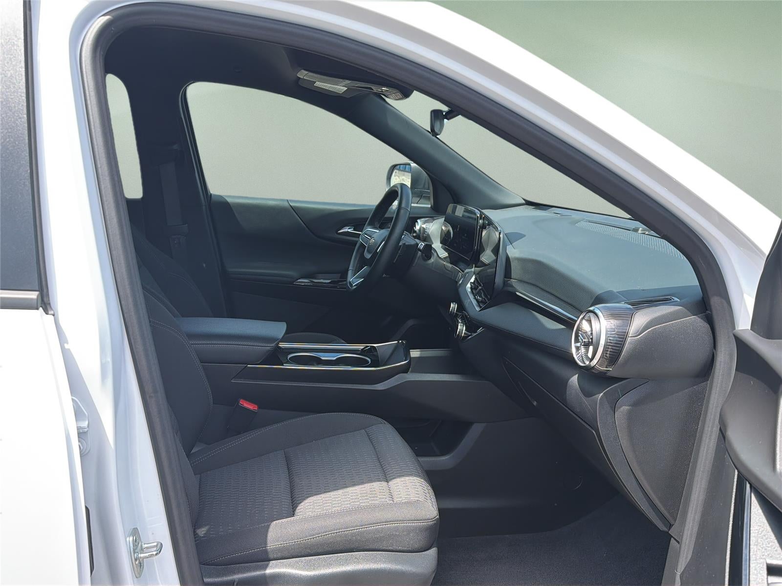 2025 Chevrolet Equinox LT - Photo 13