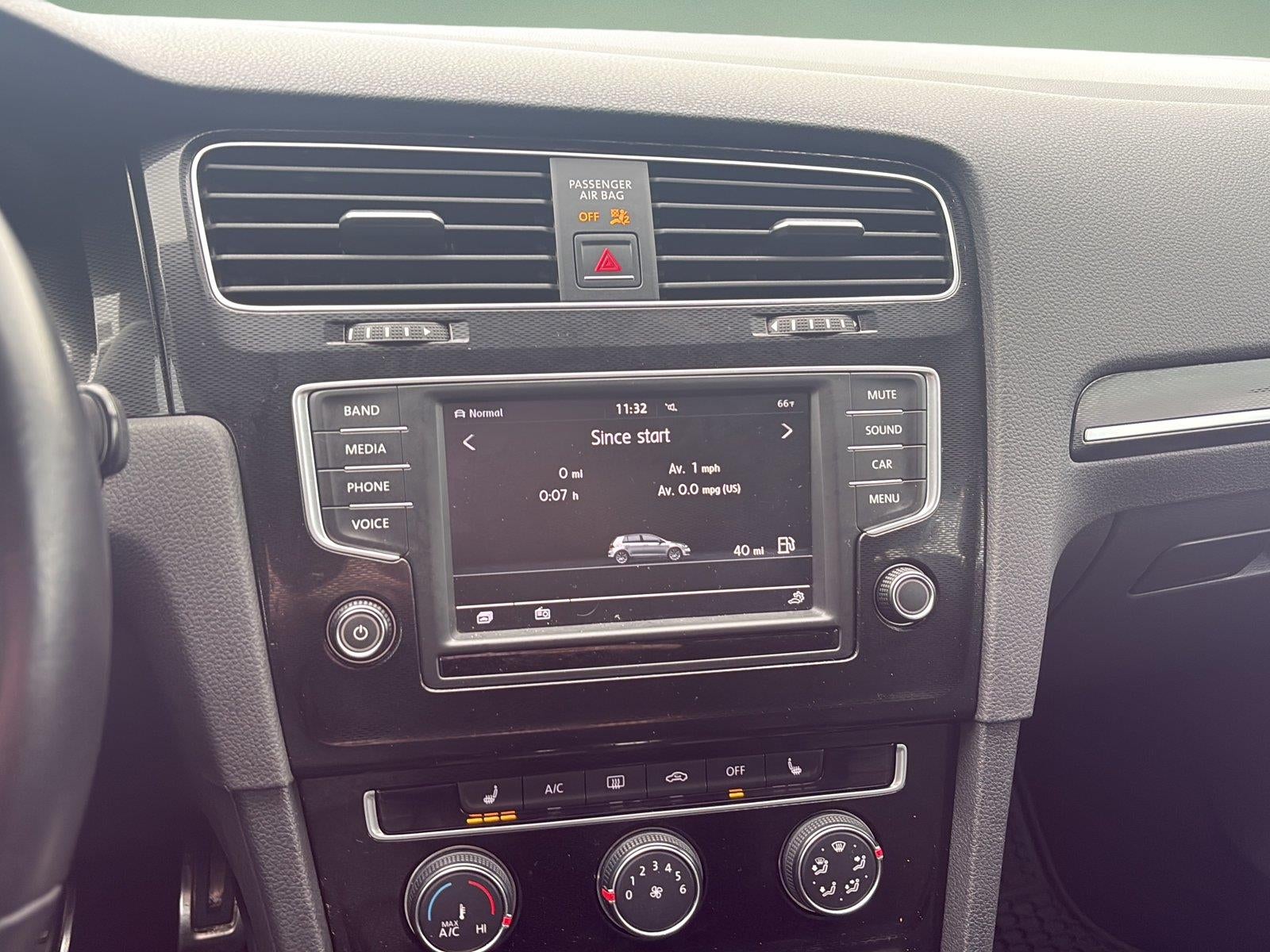 2017 Volkswagen Golf GTI SE 4-Door