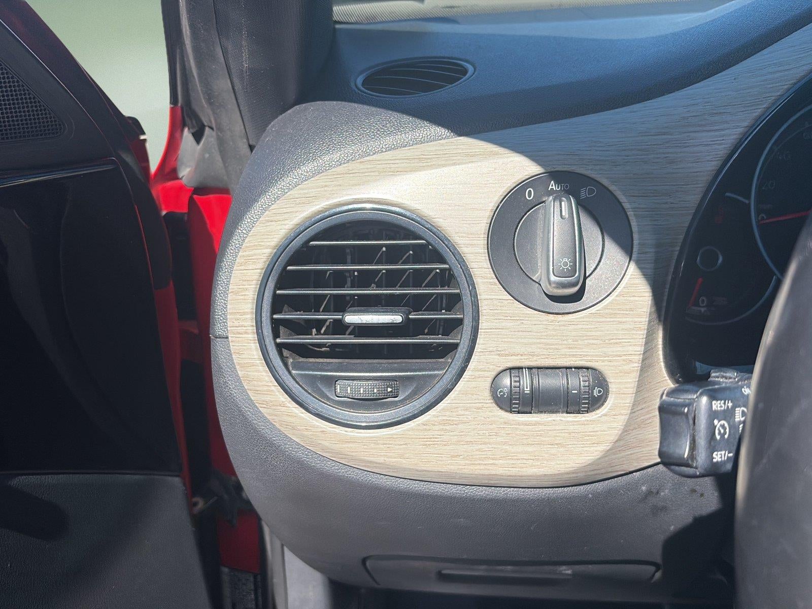 2018 Volkswagen Beetle 2.0T Coast