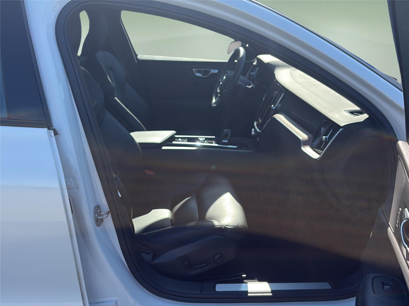 2023 Volvo S60 Plus Black Edition