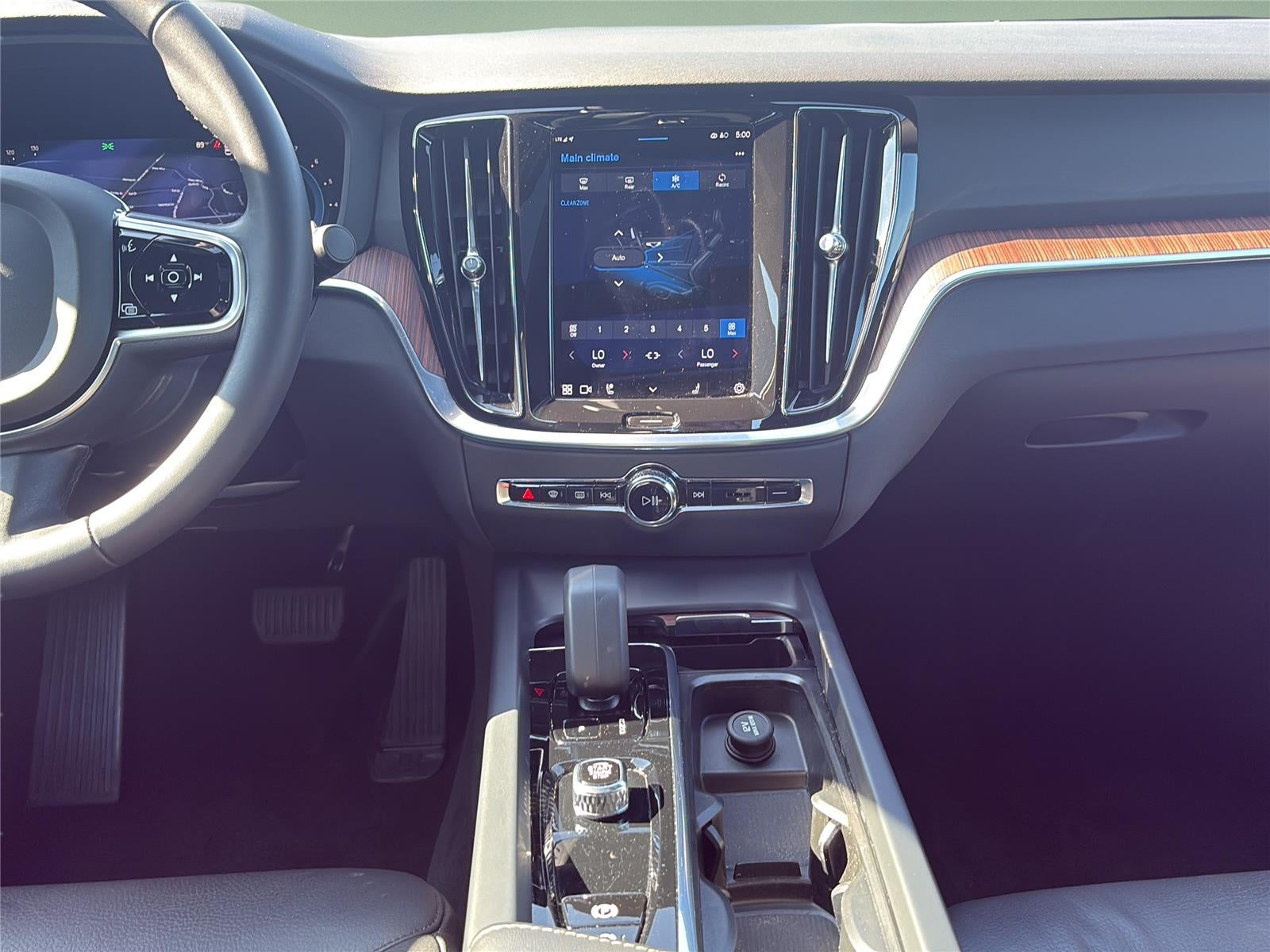 2023 Volvo S60 Plus Black Edition