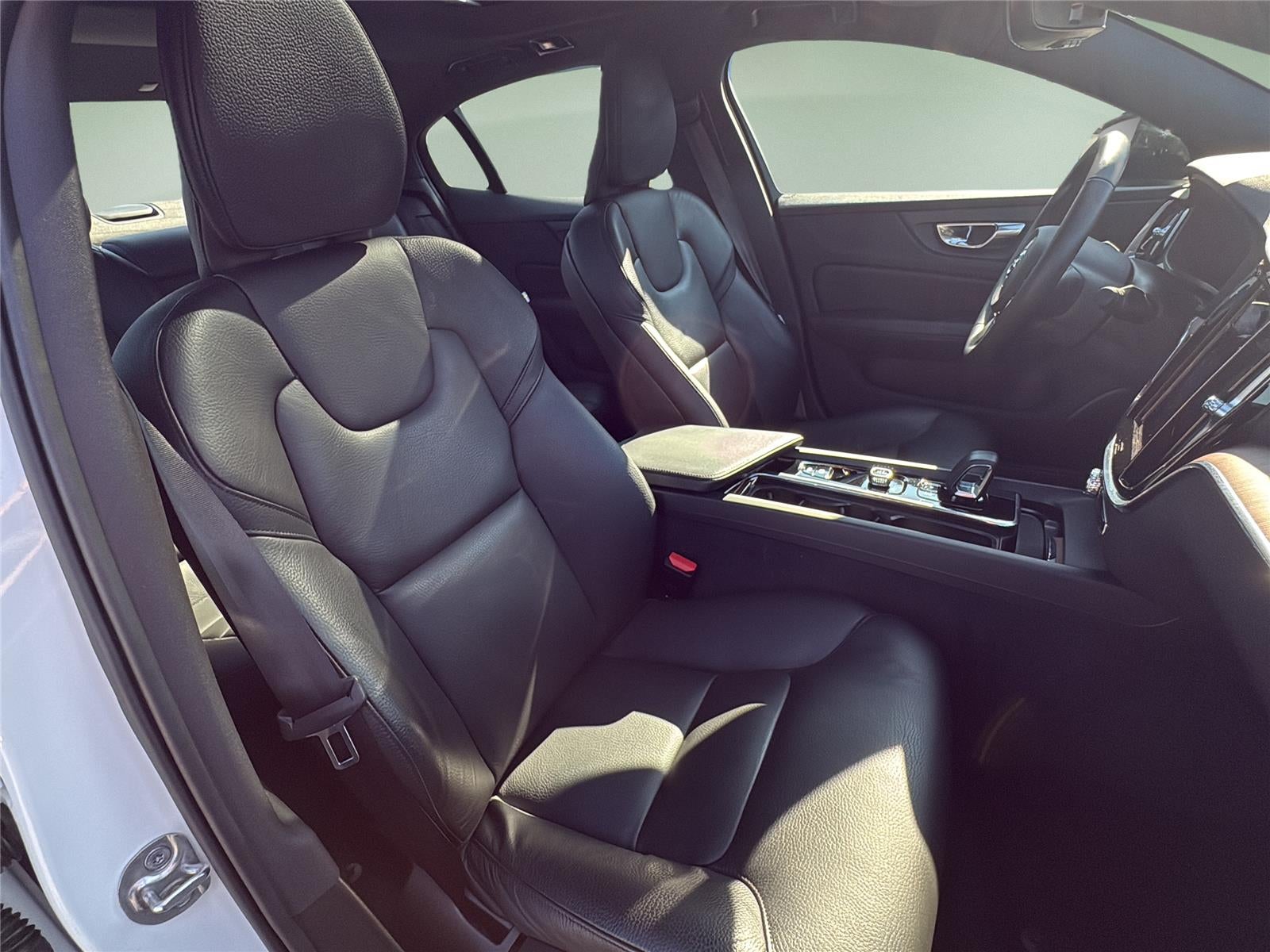 2023 Volvo S60 Plus Black Edition