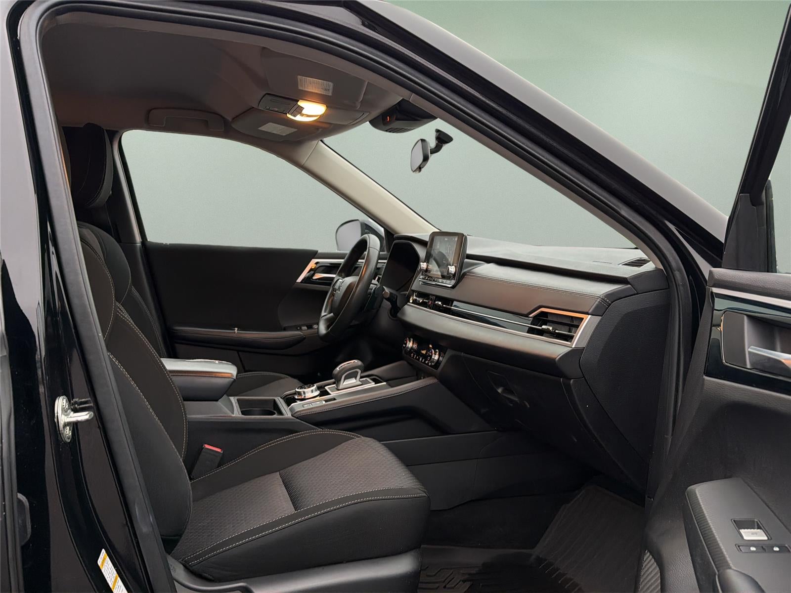 2023 Mitsubishi Outlander ES