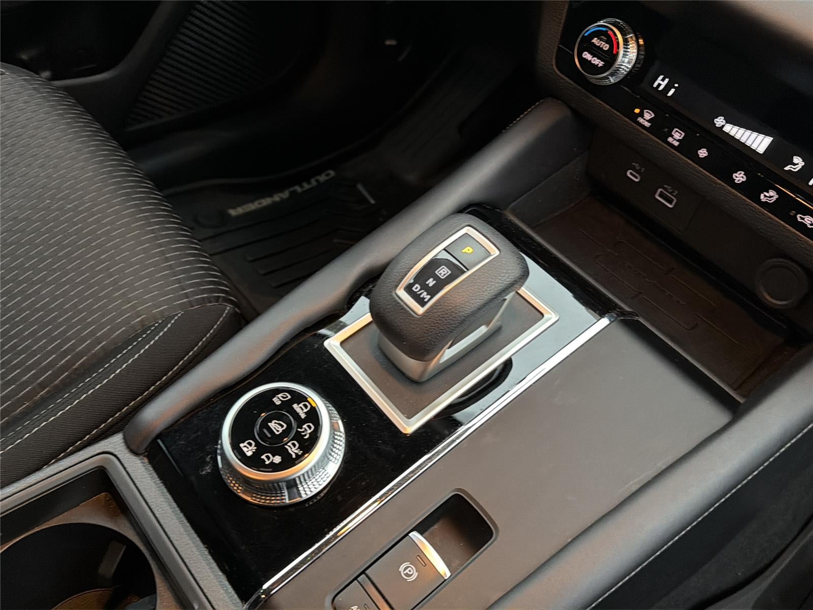 2023 Mitsubishi Outlander ES