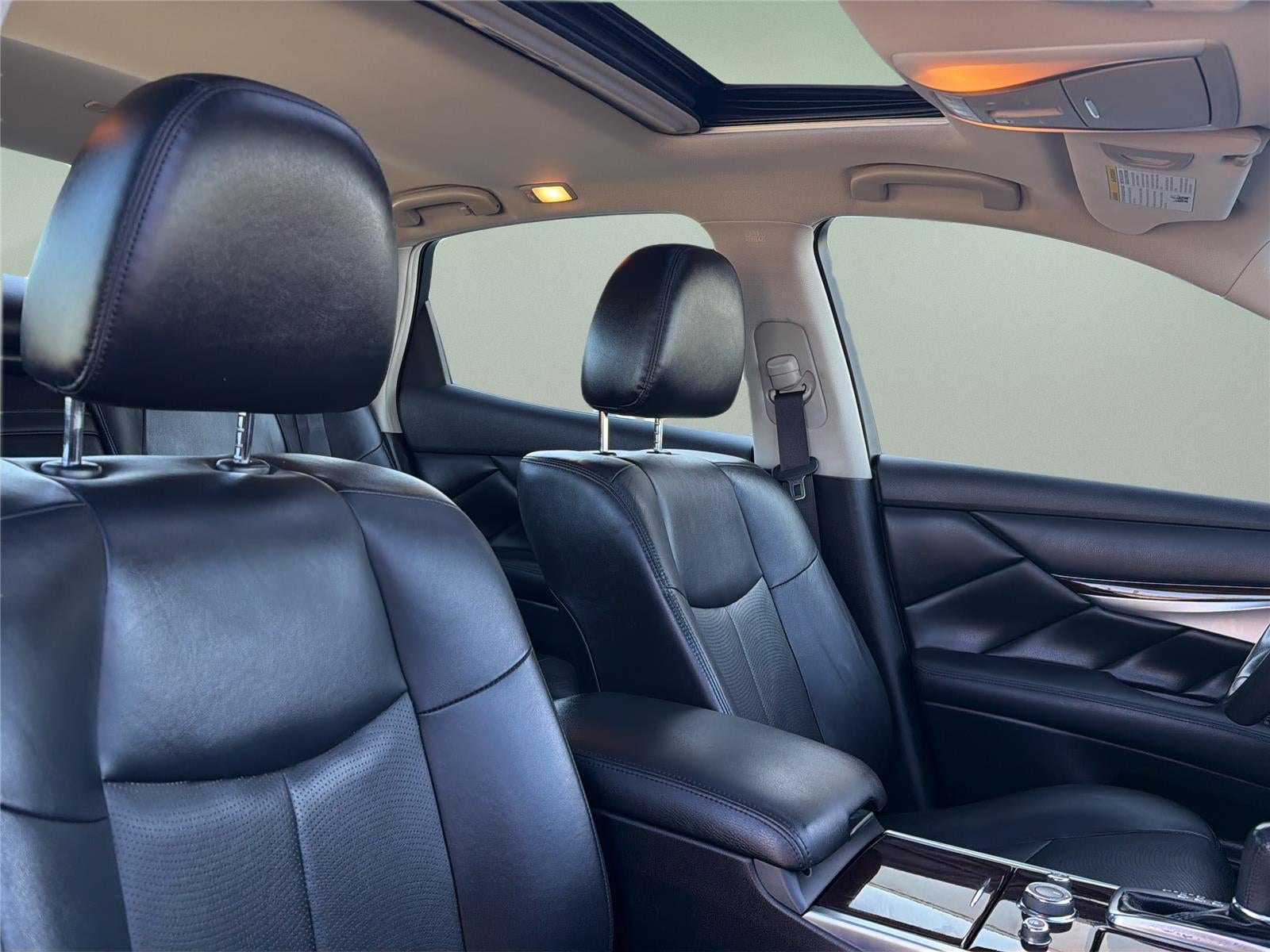 2015 INFINITI Q70 4dr Sdn V6 AWD