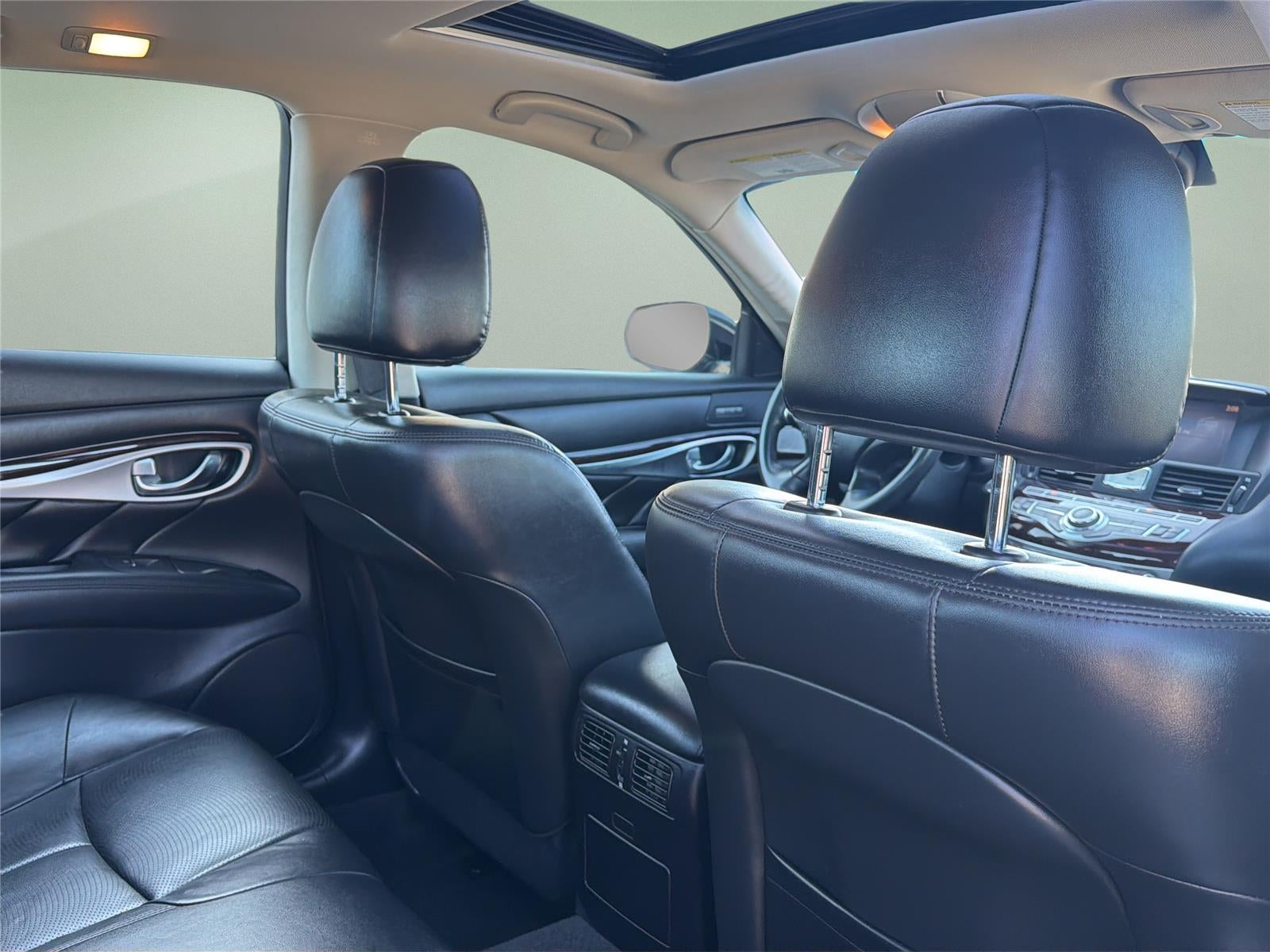 2015 INFINITI Q70 4dr Sdn V6 AWD