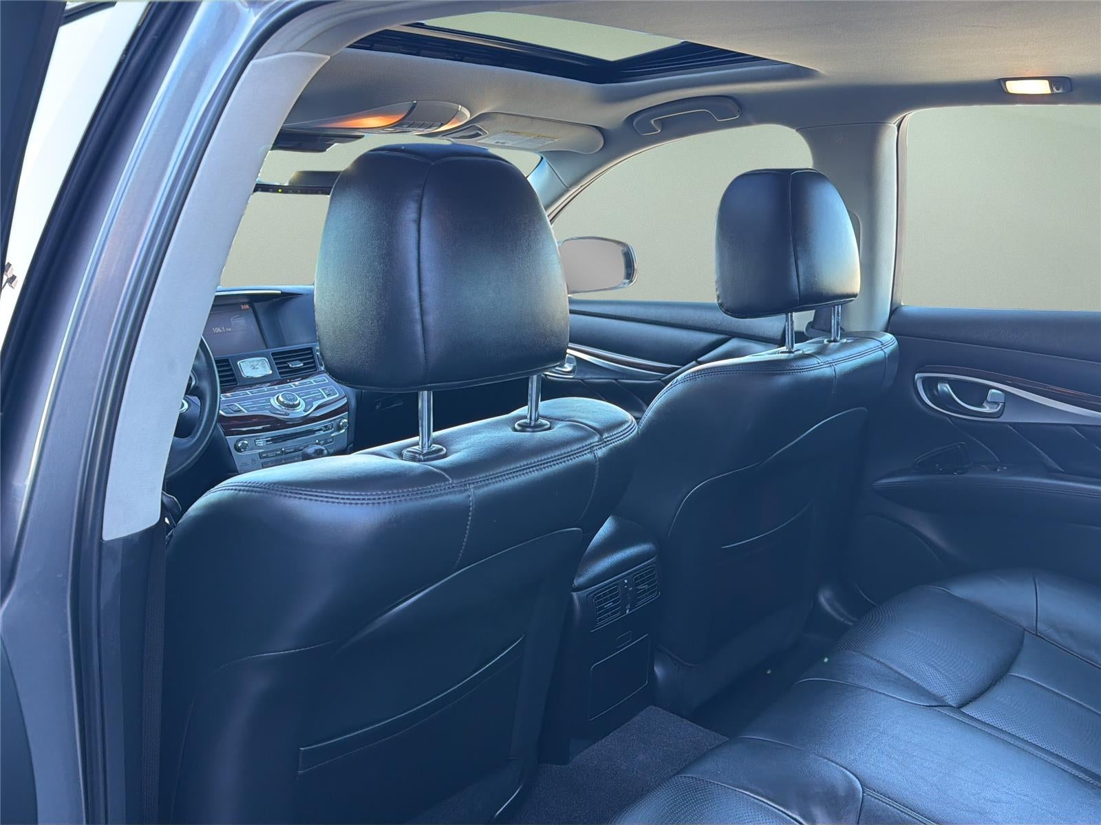 2015 INFINITI Q70 4dr Sdn V6 AWD