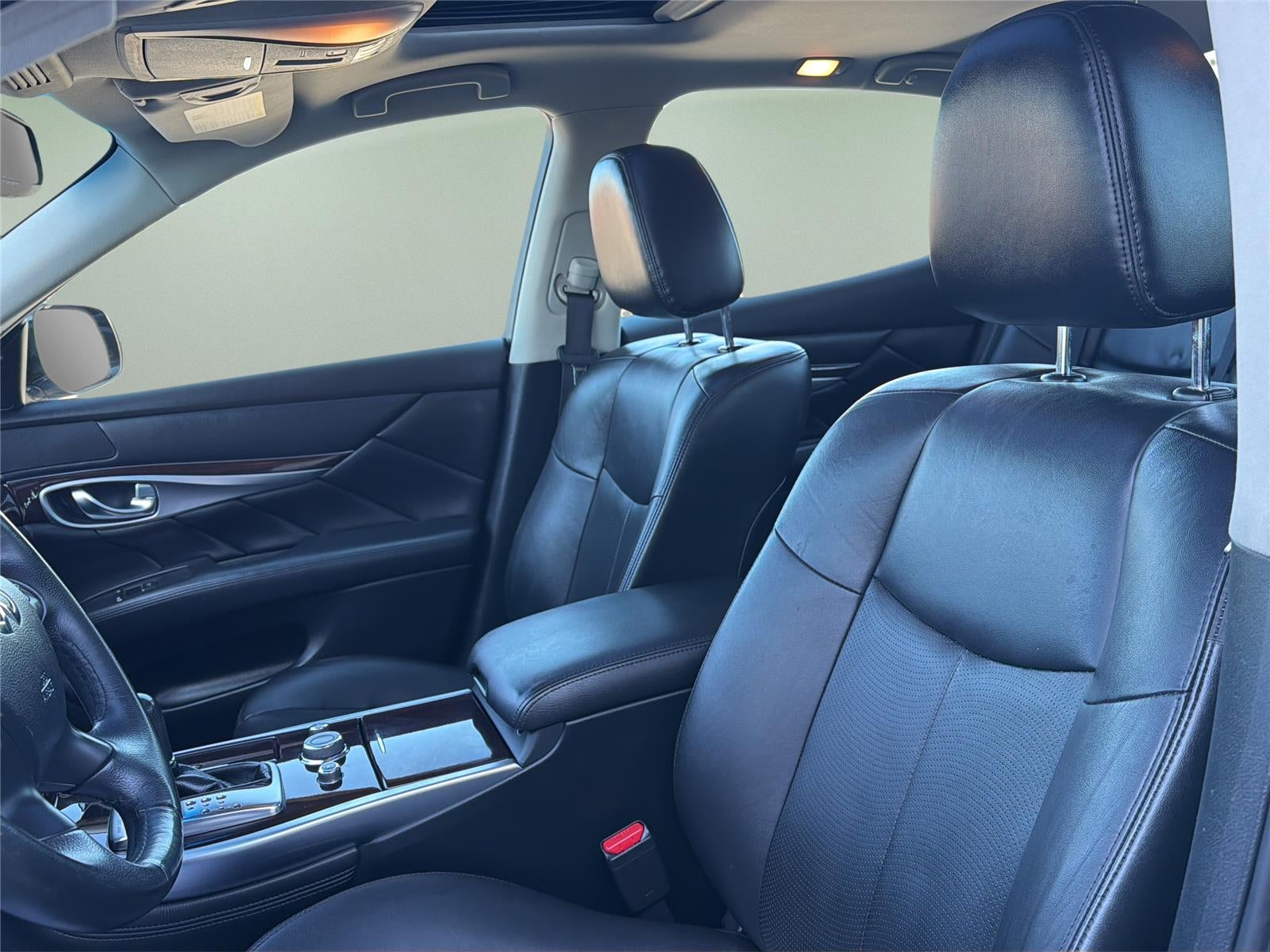 2015 INFINITI Q70 4dr Sdn V6 AWD