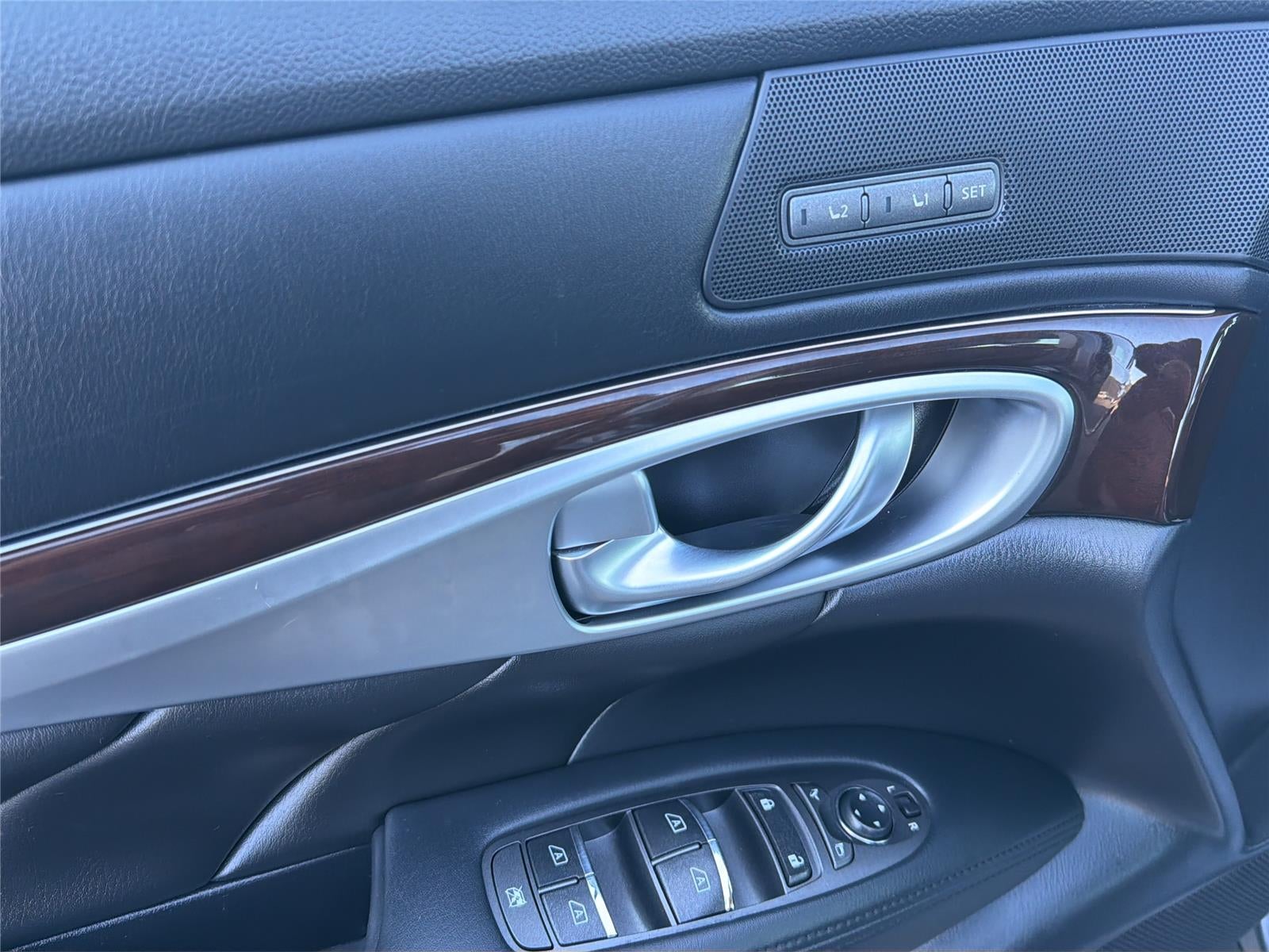 2015 INFINITI Q70 4dr Sdn V6 AWD