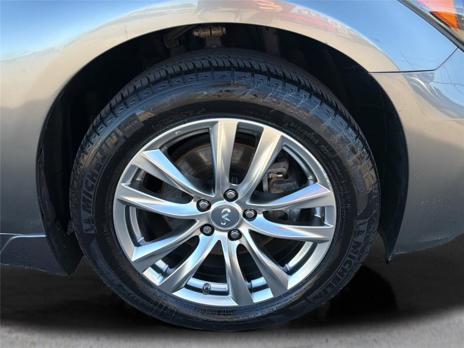 2015 INFINITI Q70 4dr Sdn V6 AWD