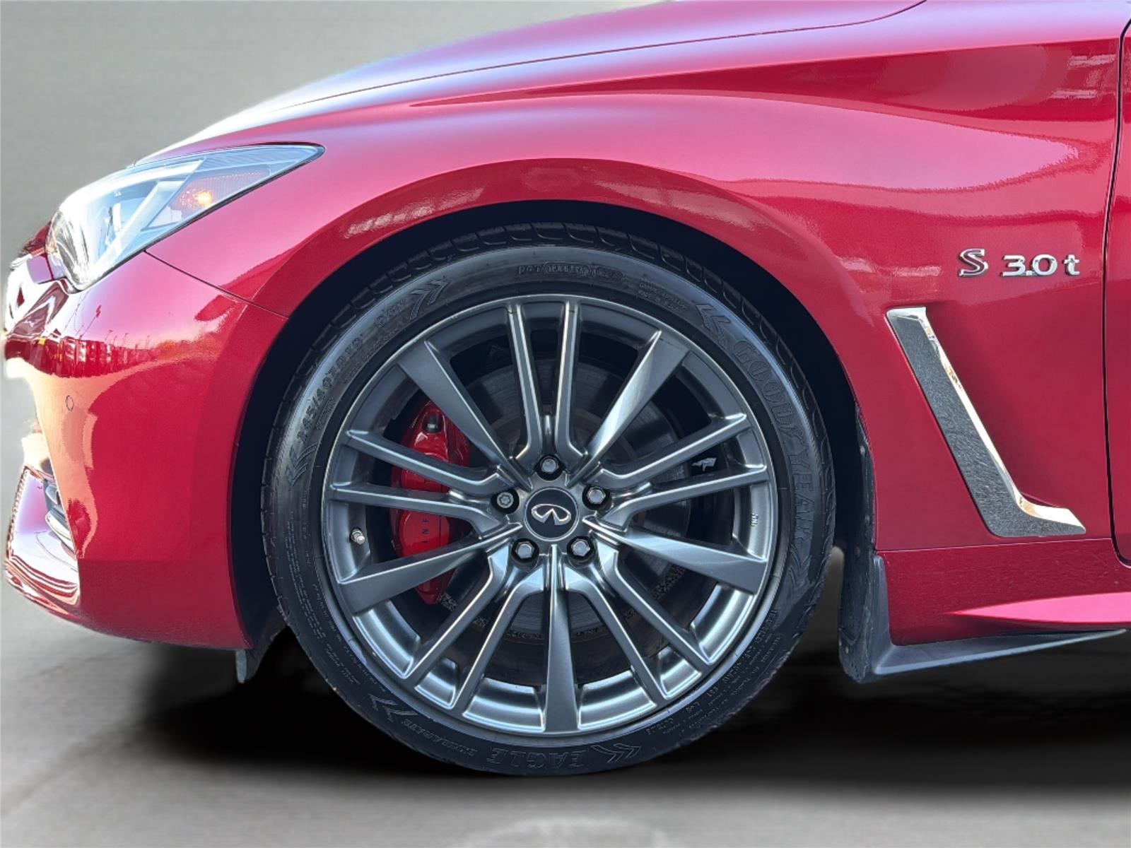 2017 INFINITI Q60 Red Sport 400