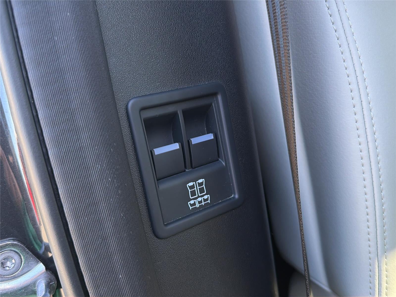 2023 Land Rover Discovery S R-Dynamic