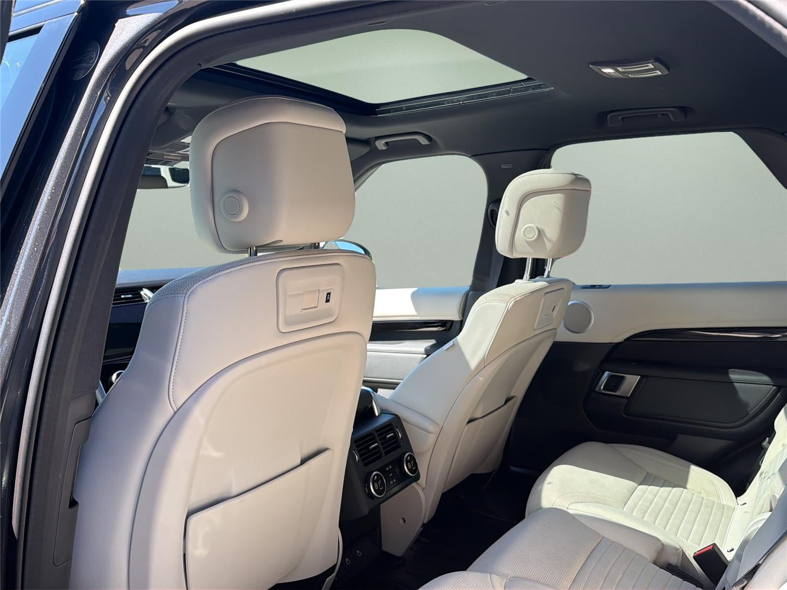 2023 Land Rover Discovery S R-Dynamic