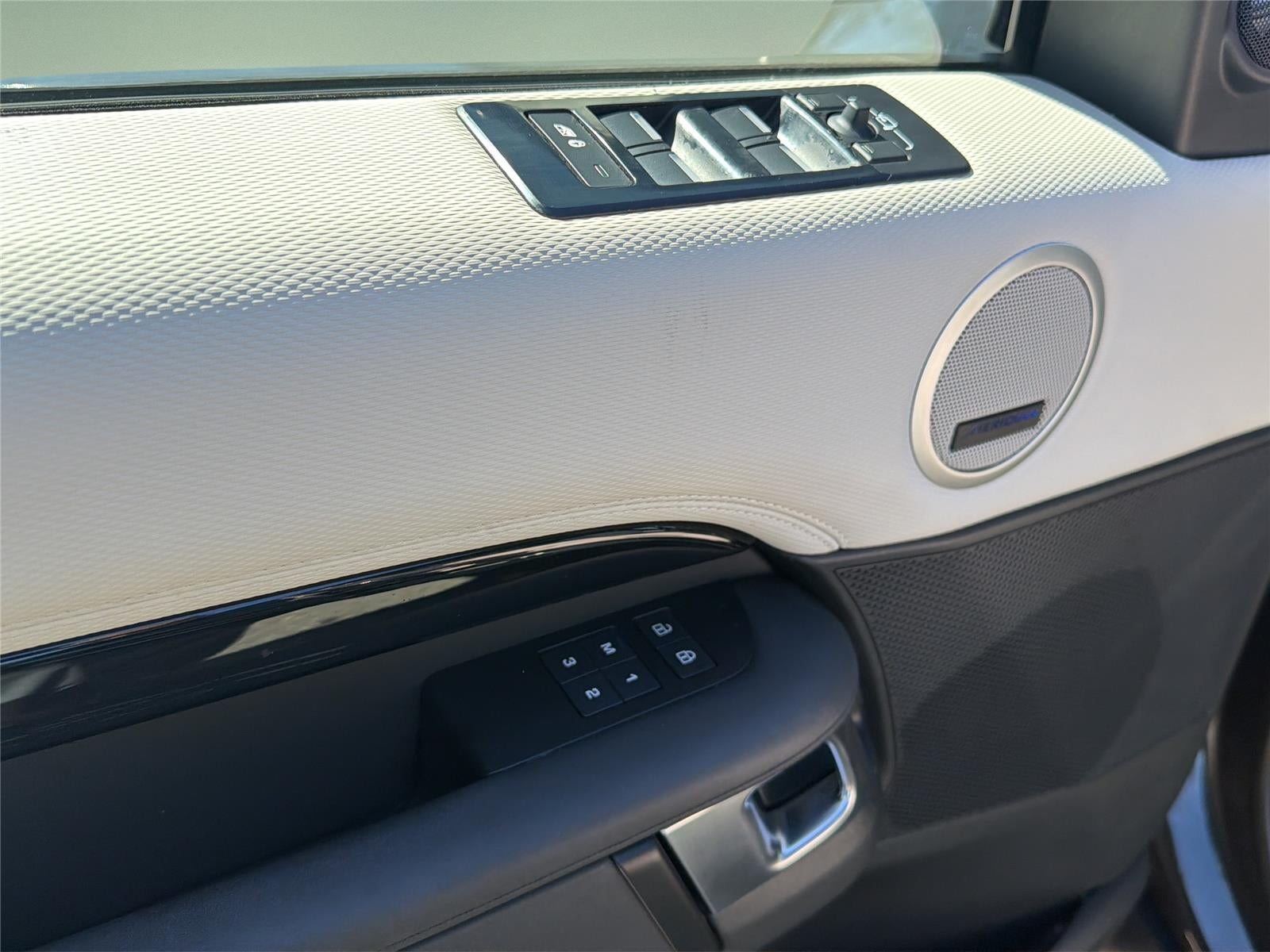 2023 Land Rover Discovery S R-Dynamic