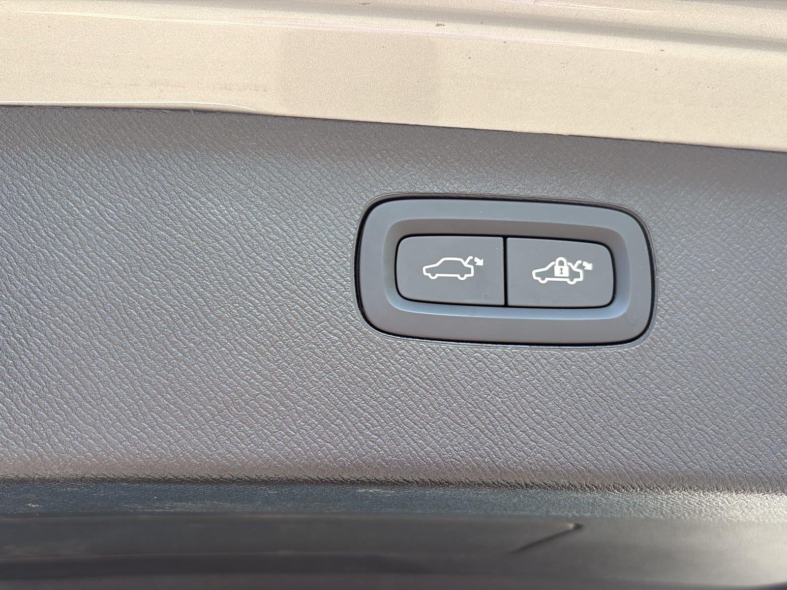 2025 Volvo XC90 Plus