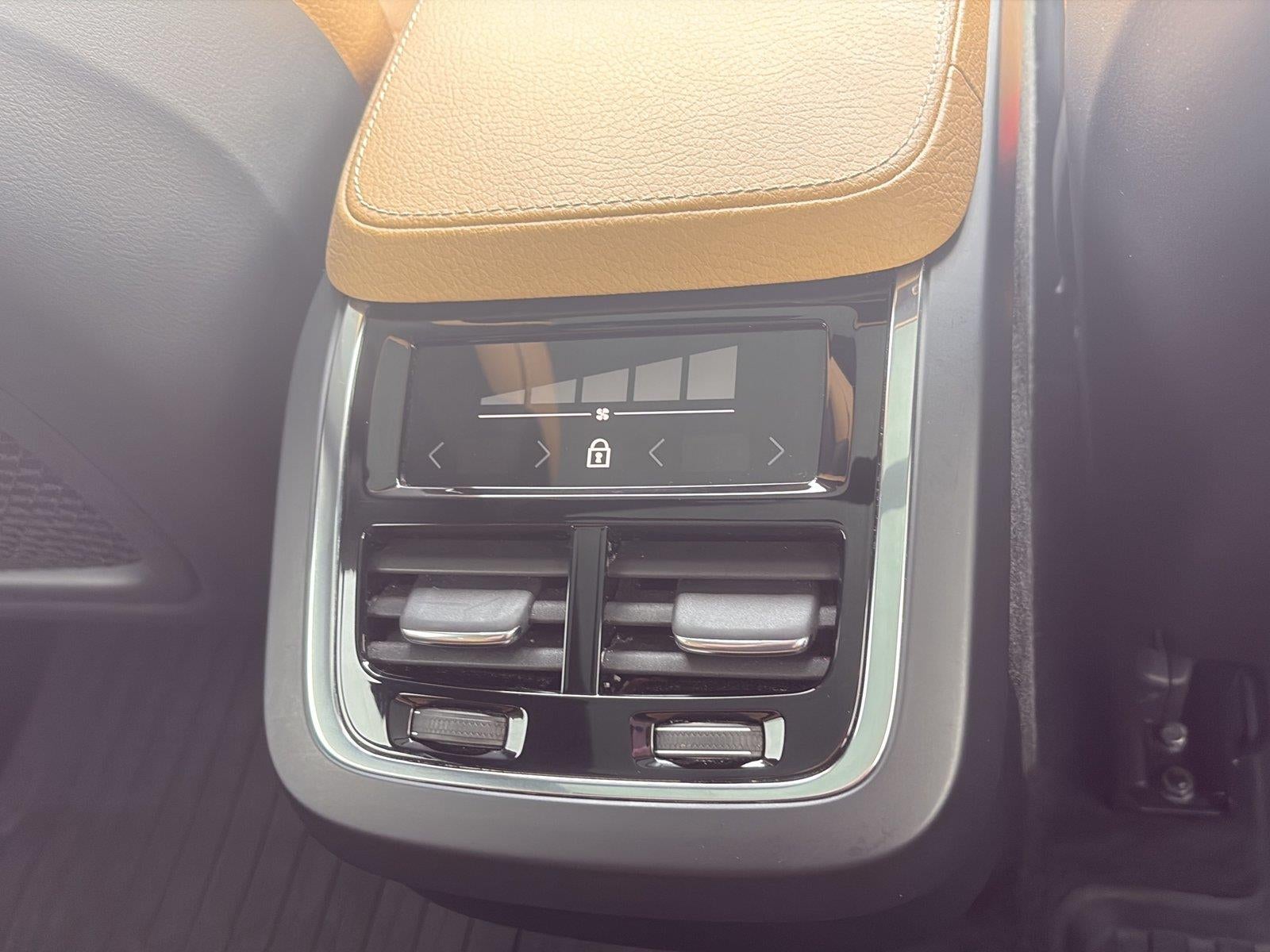 2018 Volvo XC90 T6 Momentum