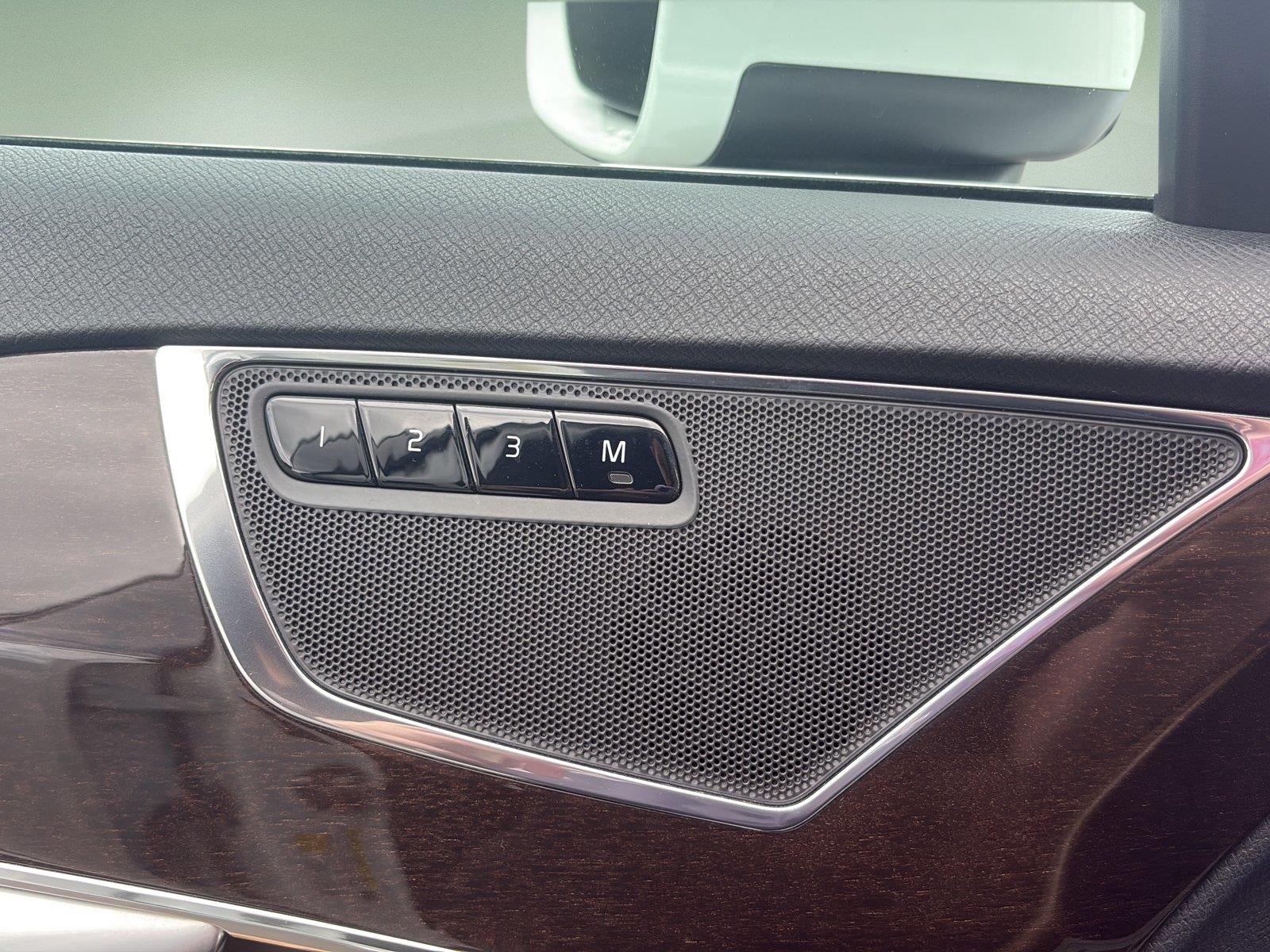 2018 Volvo XC90 T6 Momentum