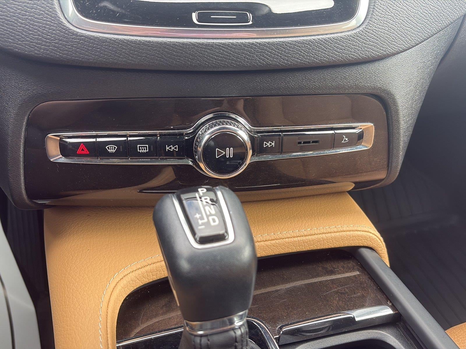 2018 Volvo XC90 T6 Momentum