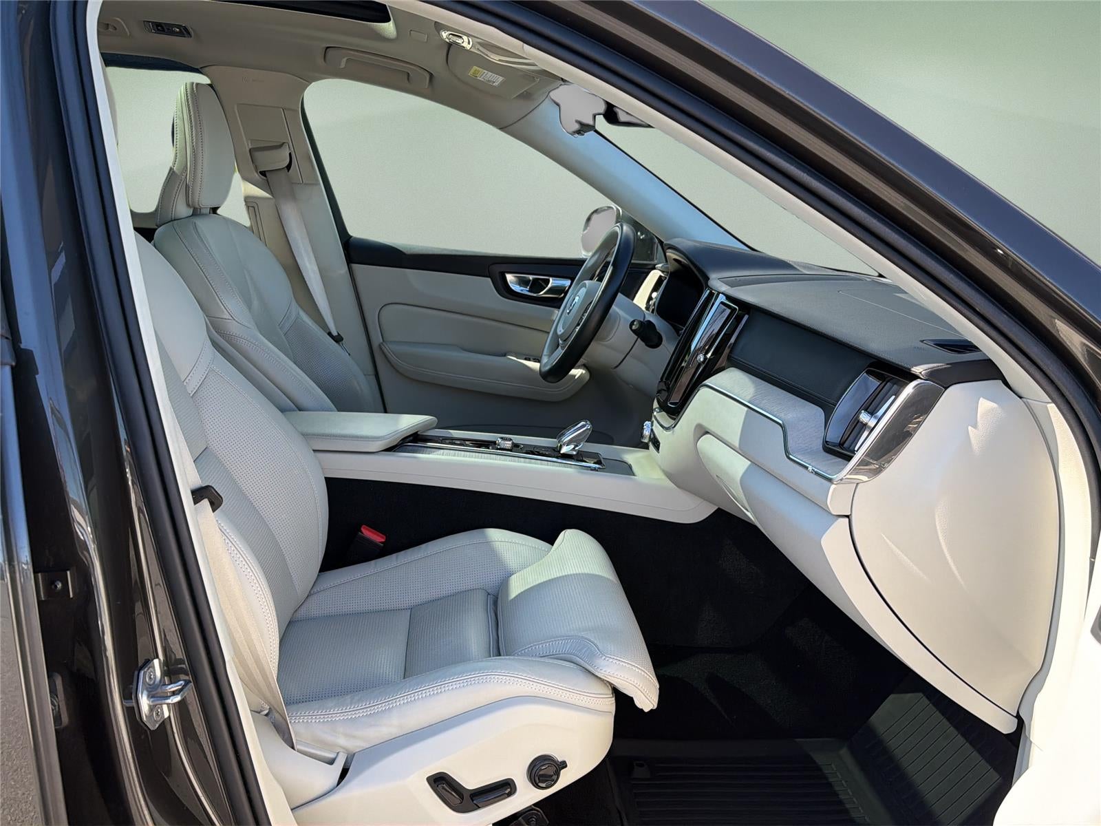 2021 Volvo XC60 Inscription Expression