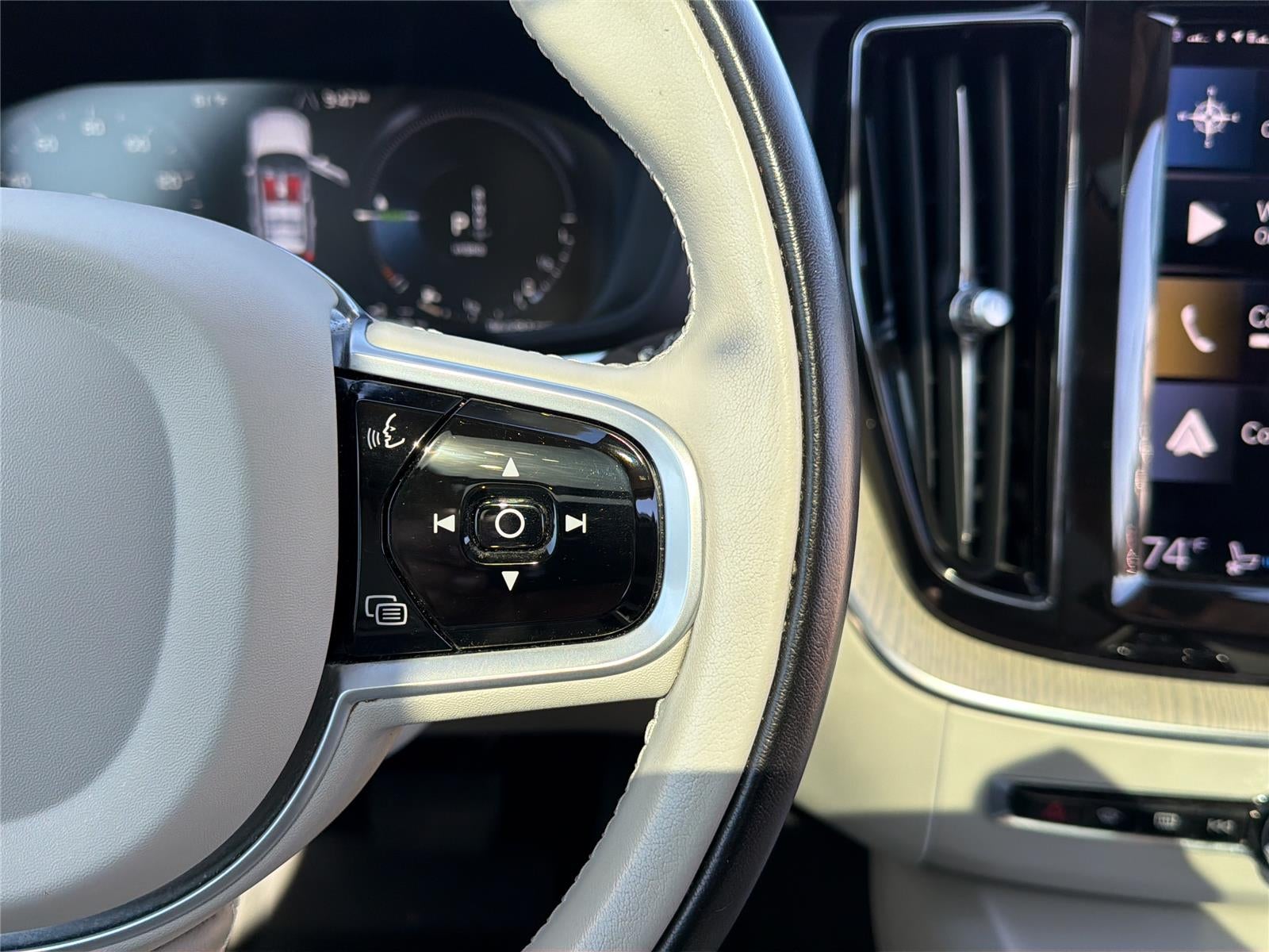 2021 Volvo XC60 Inscription Expression