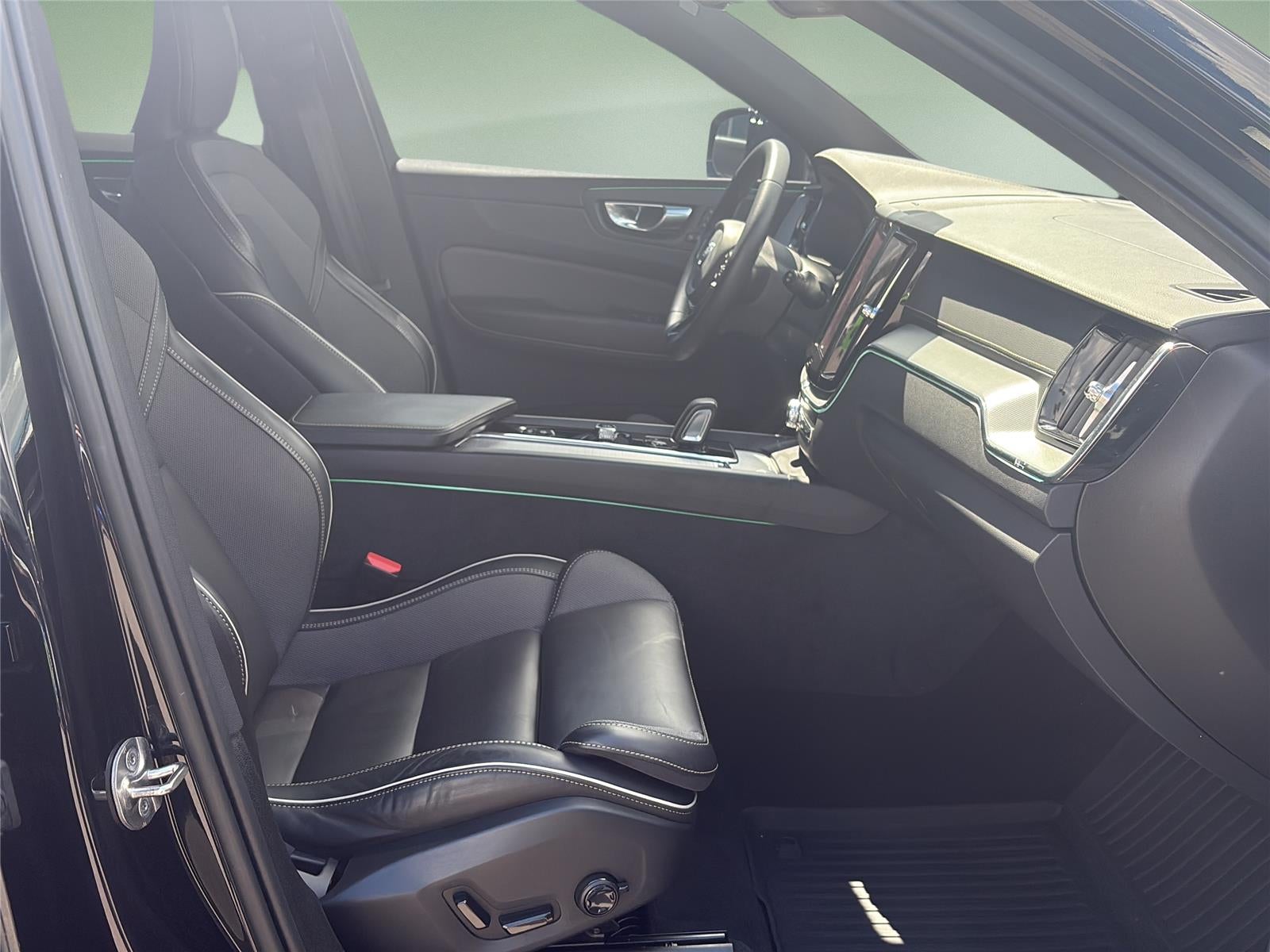 2022 Volvo XC60 Recharge Plug-In Hyb R-Design
